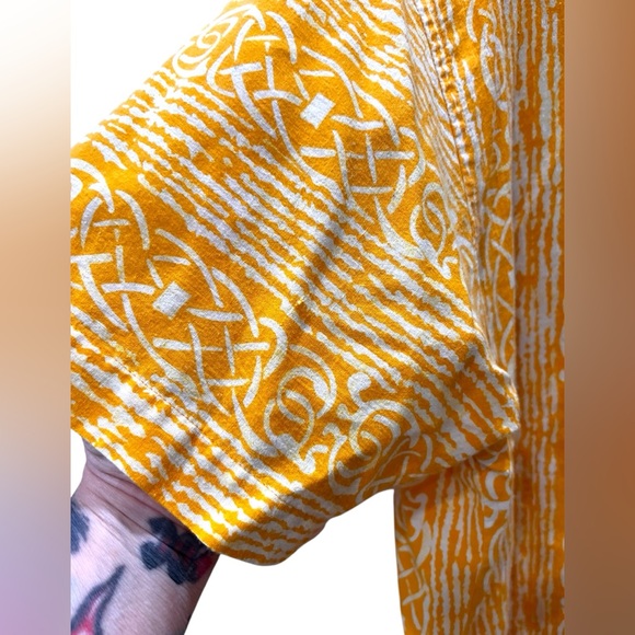 90’s tribal yellow all over print Bugle boy oversized button down shirt-M - Picture 3 of 7